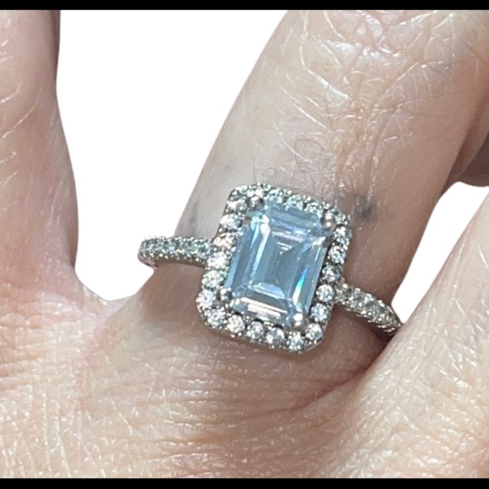Beautiful Cushion Halo Cut 2.8ct Lab created .925 size 8